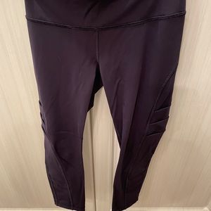 Lululemon navy cropped leggings barely worn